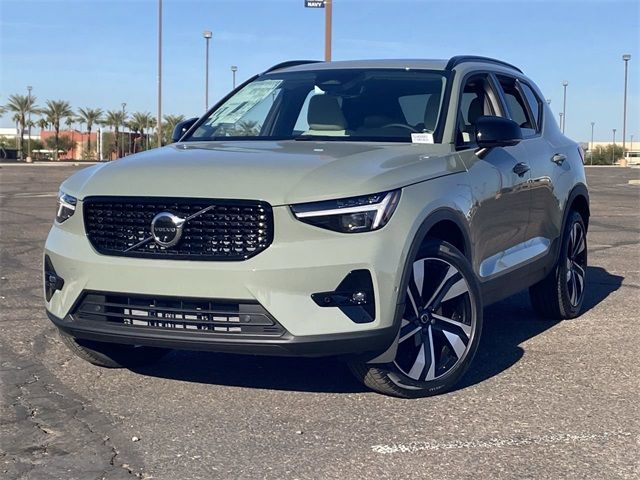 2025 Volvo XC40 Ultra Dark Theme