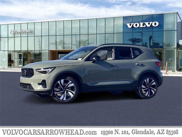 2025 Volvo XC40 Ultra Dark Theme