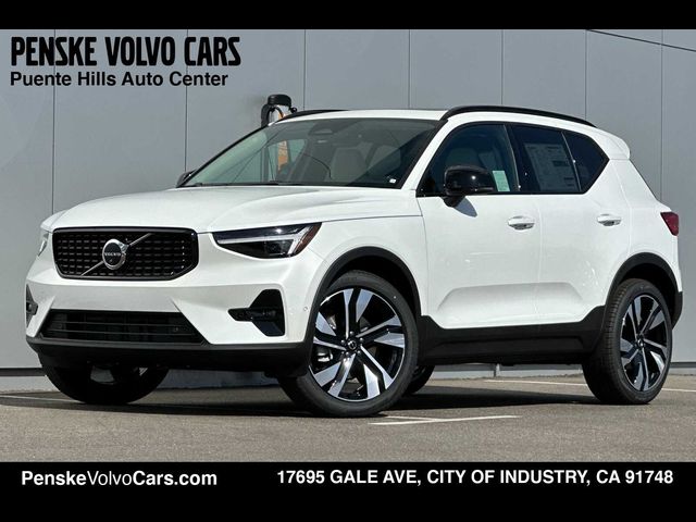 2025 Volvo XC40 Ultra Dark Theme