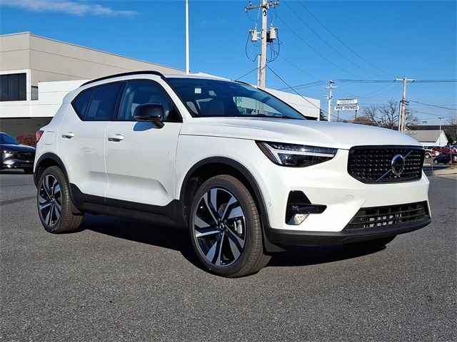 2025 Volvo XC40 Ultra Dark Theme