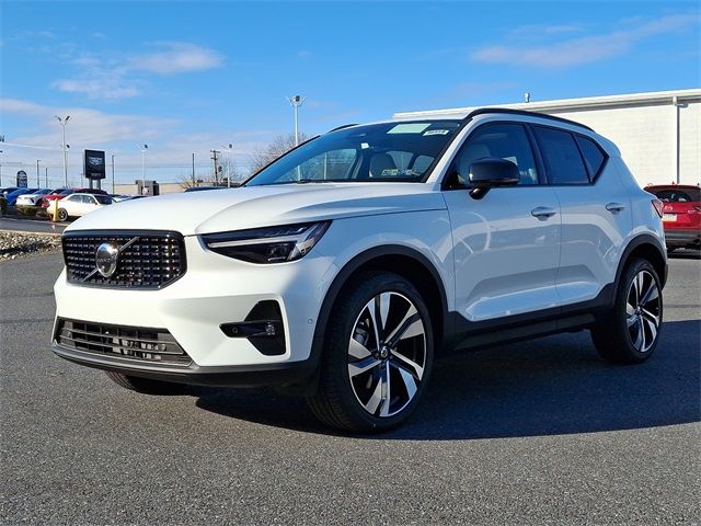 2025 Volvo XC40 Ultra Dark Theme