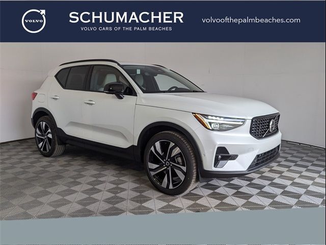 2025 Volvo XC40 Ultra Dark Theme