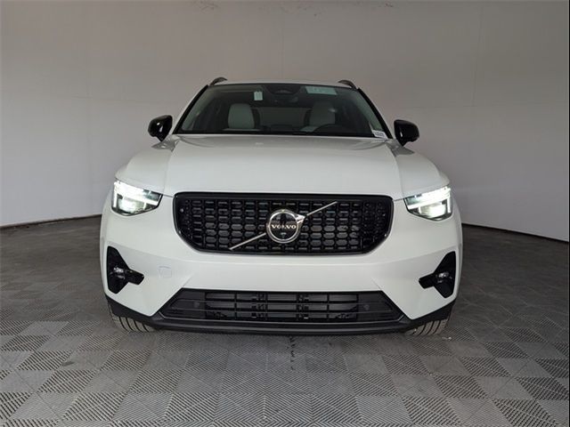 2025 Volvo XC40 Ultra Dark Theme