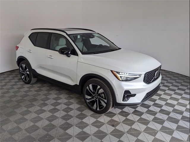 2025 Volvo XC40 Ultra Dark Theme