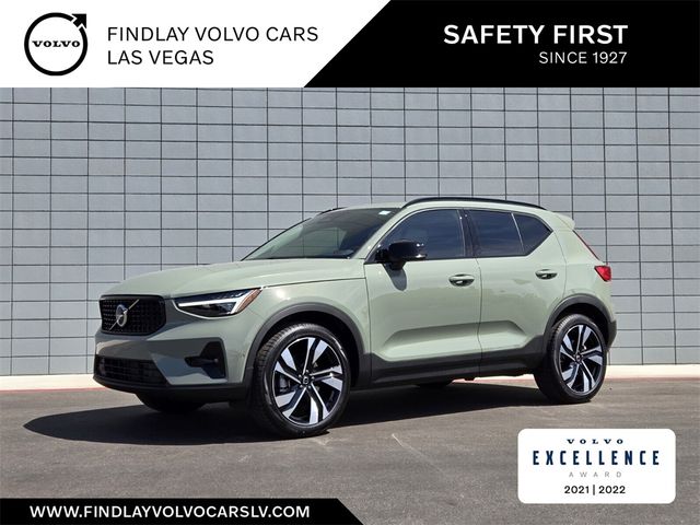 2025 Volvo XC40 Ultra Dark Theme