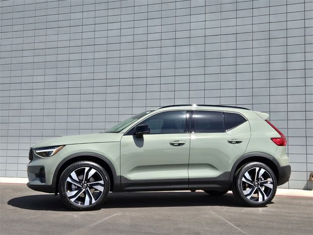 2025 Volvo XC40 Ultra Dark Theme