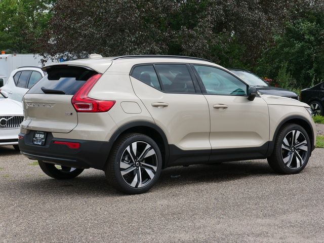 2025 Volvo XC40 Ultra Dark Theme