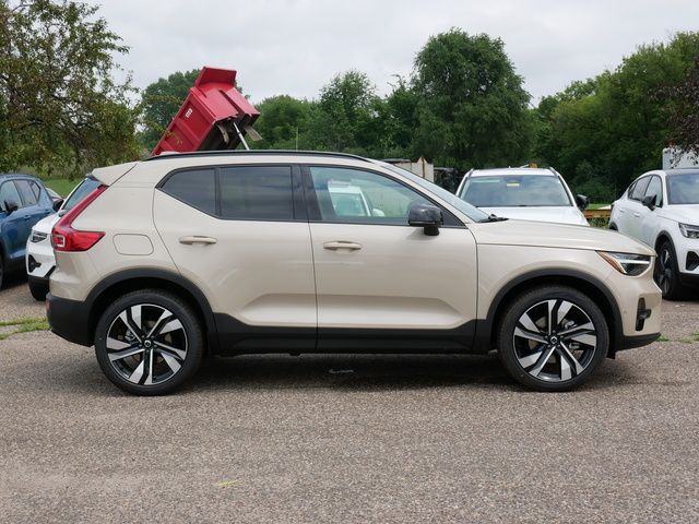 2025 Volvo XC40 Ultra Dark Theme