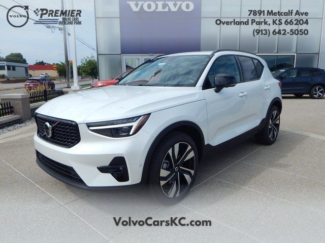 2025 Volvo XC40 Ultra Dark Theme