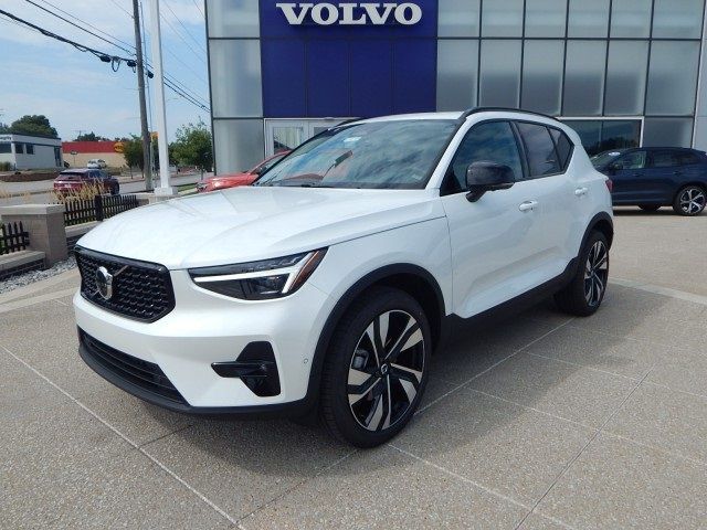 2025 Volvo XC40 Ultra Dark Theme