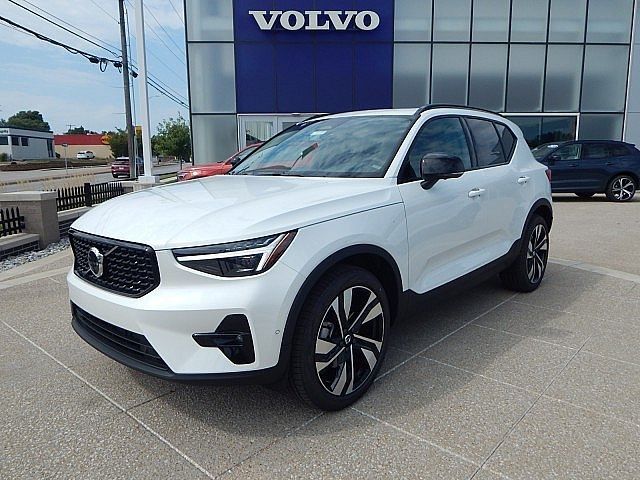 2025 Volvo XC40 Ultra Dark Theme