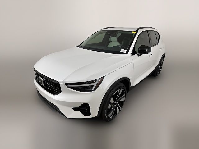 2025 Volvo XC40 Ultra Dark Theme