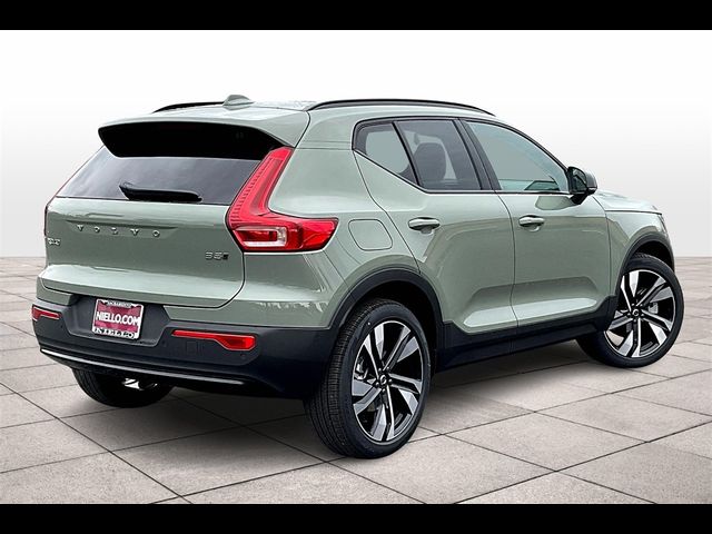 2025 Volvo XC40 Ultra Dark Theme