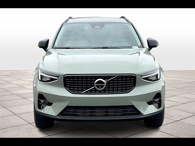 2025 Volvo XC40 Ultra Dark Theme