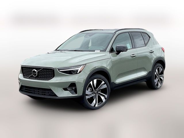 2025 Volvo XC40 Ultra Dark Theme