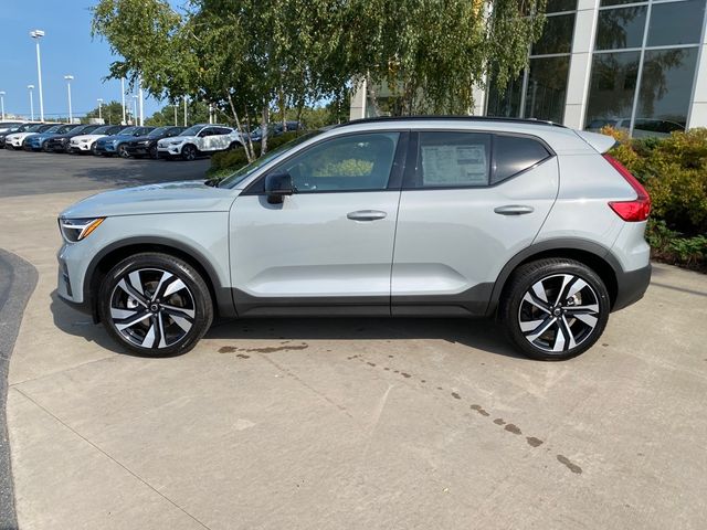 2025 Volvo XC40 Ultra Dark Theme