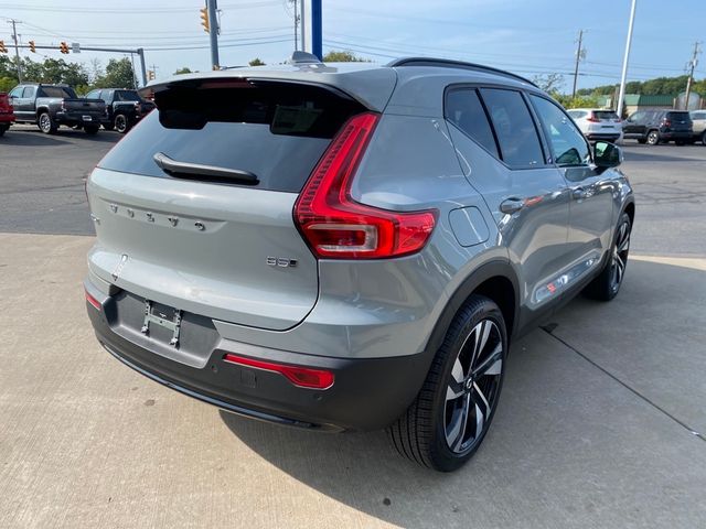 2025 Volvo XC40 Ultra Dark Theme