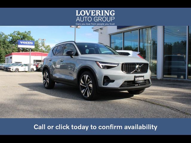 2025 Volvo XC40 Ultra Dark Theme