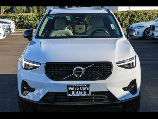 2025 Volvo XC40 Ultra Dark Theme