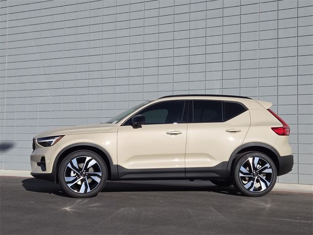 2025 Volvo XC40 Ultra Dark Theme