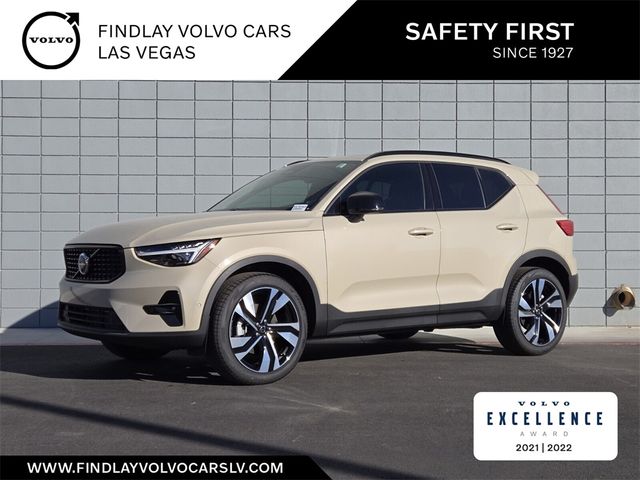 2025 Volvo XC40 Ultra Dark Theme