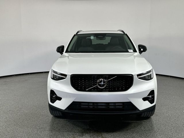 2025 Volvo XC40 Ultra Dark Theme