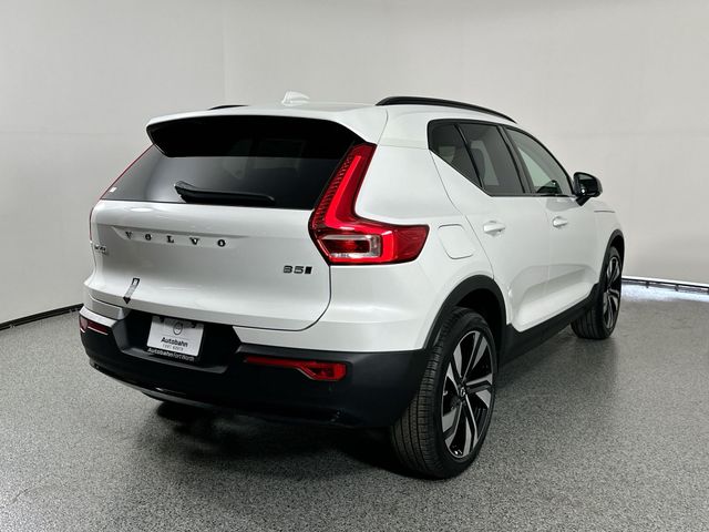 2025 Volvo XC40 Ultra Dark Theme