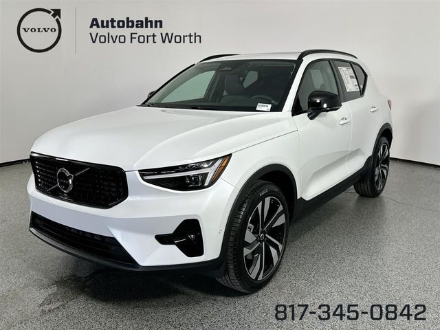 2025 Volvo XC40 Ultra Dark Theme