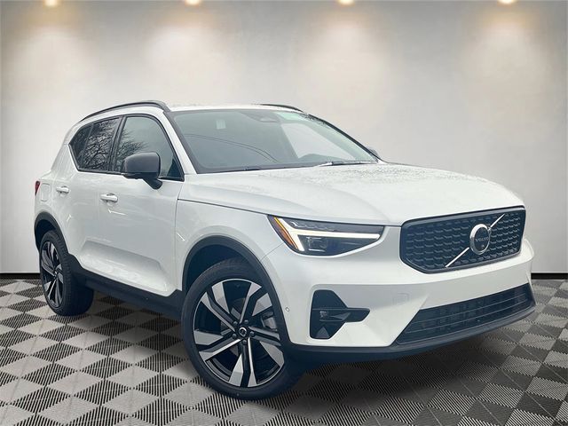 2025 Volvo XC40 Ultra Dark Theme