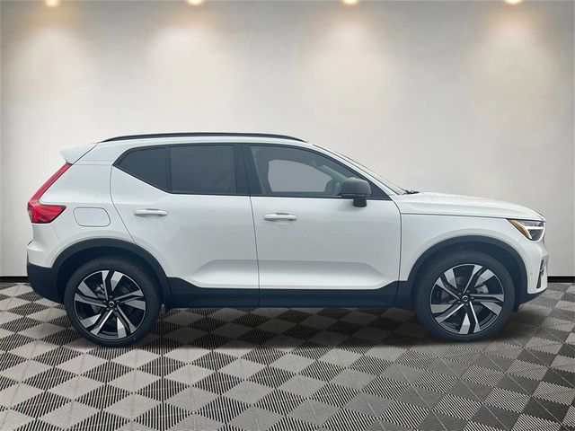 2025 Volvo XC40 Ultra Dark Theme