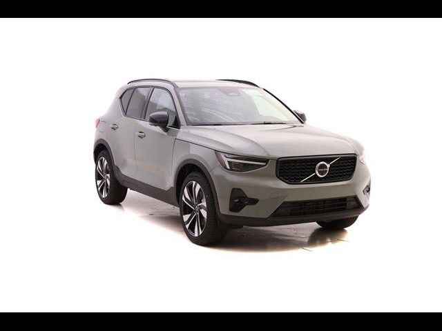 2025 Volvo XC40 Ultra Dark Theme