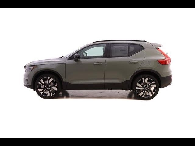 2025 Volvo XC40 Ultra Dark Theme