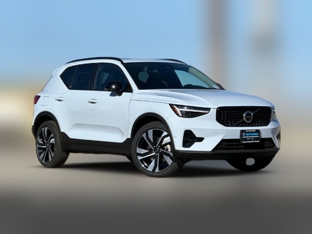 2025 Volvo XC40 Ultra Dark Theme