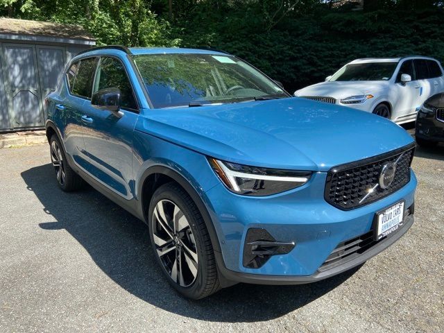 2025 Volvo XC40 Ultra Dark Theme