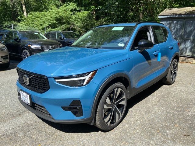 2025 Volvo XC40 Ultra Dark Theme