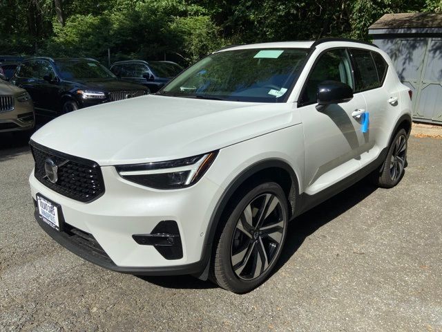 2025 Volvo XC40 Ultra Dark Theme