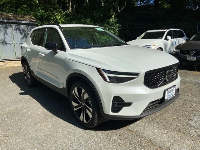 2025 Volvo XC40 Ultra Dark Theme