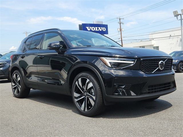 2025 Volvo XC40 Ultra Dark Theme