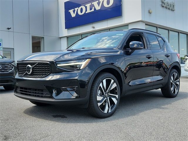 2025 Volvo XC40 Ultra Dark Theme