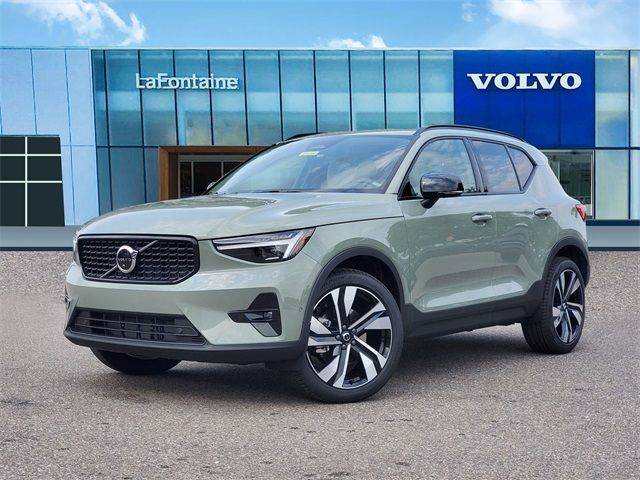 2025 Volvo XC40 Ultra Dark Theme