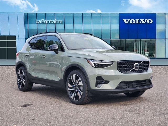 2025 Volvo XC40 Ultra Dark Theme