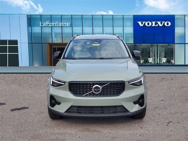 2025 Volvo XC40 Ultra Dark Theme