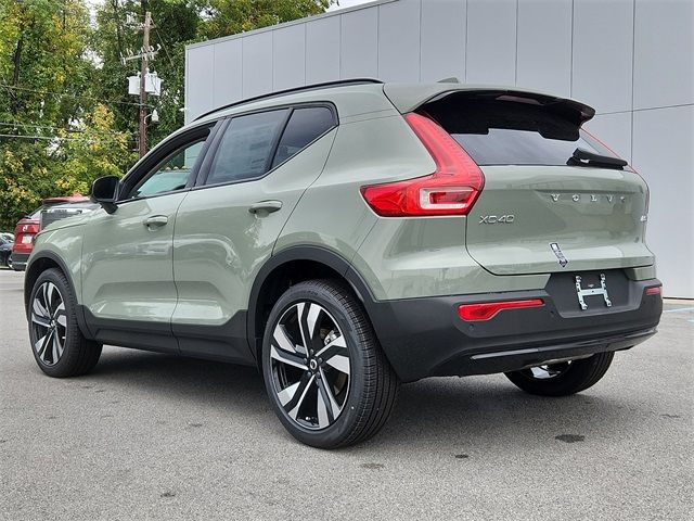 2025 Volvo XC40 Ultra Dark Theme