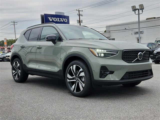 2025 Volvo XC40 Ultra Dark Theme