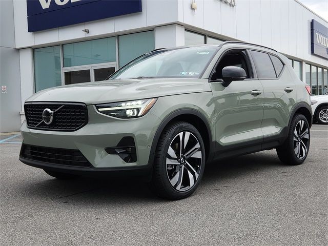 2025 Volvo XC40 Ultra Dark Theme