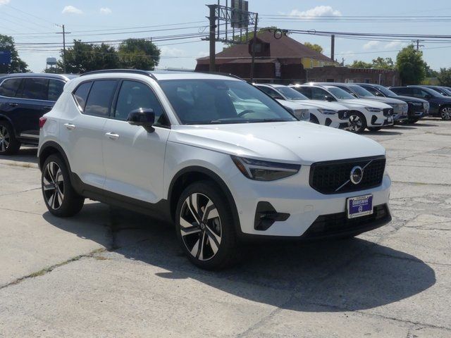 2025 Volvo XC40 Ultra Dark Theme