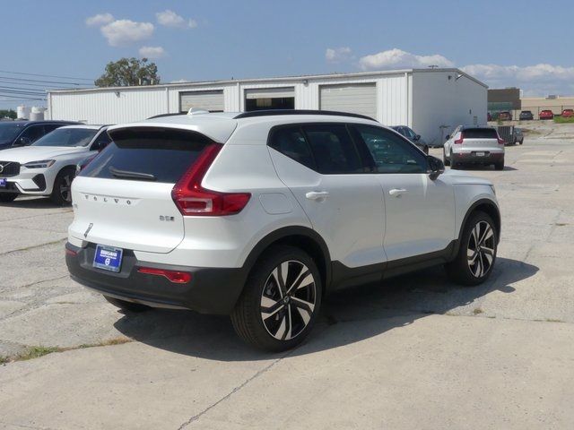 2025 Volvo XC40 Ultra Dark Theme