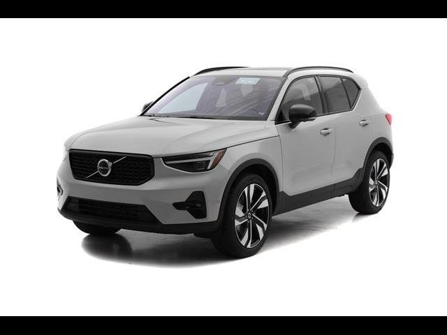 2025 Volvo XC40 Ultra Dark Theme