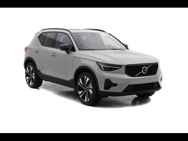 2025 Volvo XC40 Ultra Dark Theme