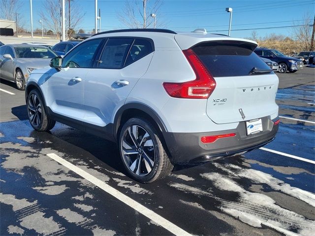 2025 Volvo XC40 Ultra Dark Theme